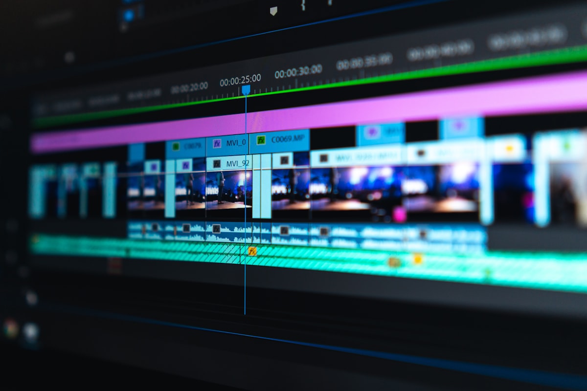Studio di registrazione video e podcast professionale con luci e telecamera