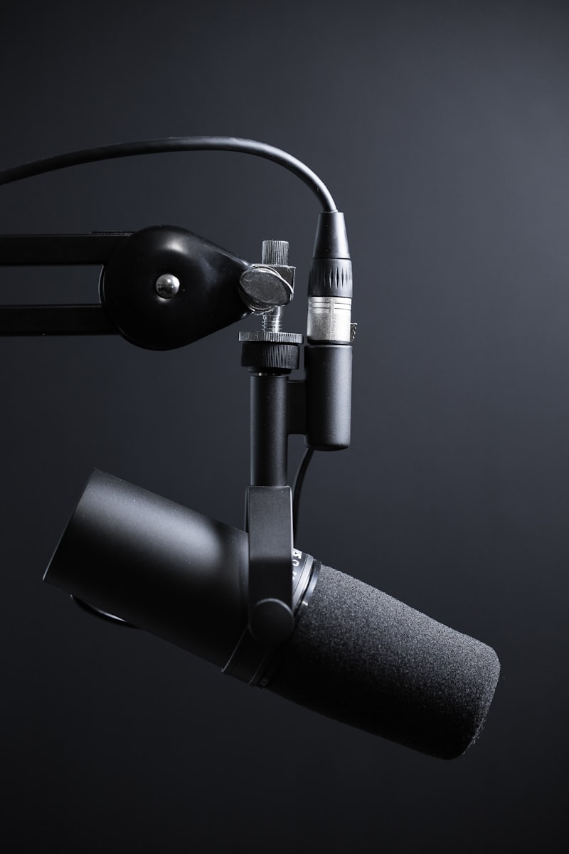 Registrazione di un podcast con microfoni da studio